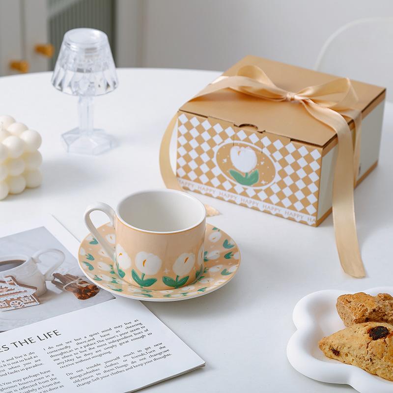 Креативный набор из кофейной чашки и блюдца Ins Style, керамический узор с тюльпанами, кружка для завтрака, молока, послеобеденного чая, подарок для влюбленных пар Tazas