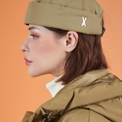 VARZAR Тяжелая утепленная шапка-бини с логотипом и заклепками, бежевая