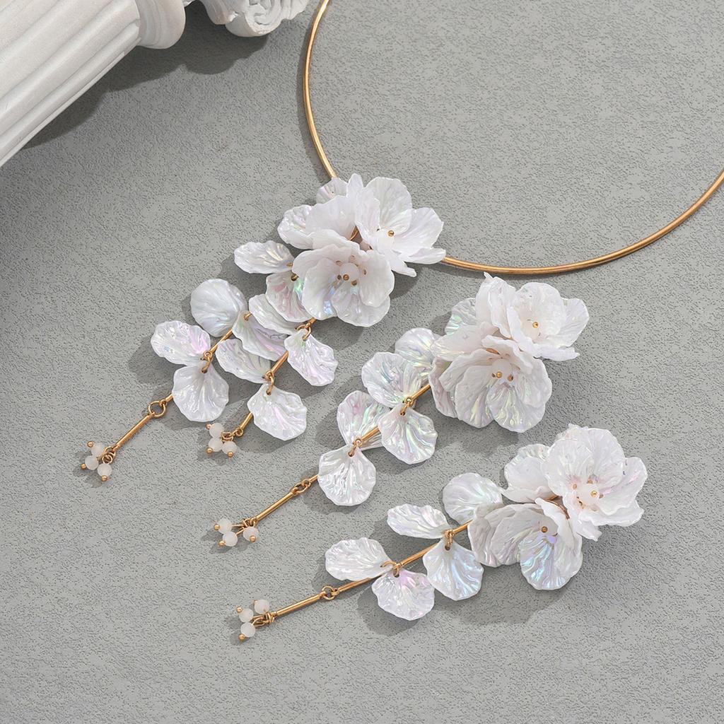 Элегантный набор ожерелья и серег-подвесок с цветочным дизайном, портативные украшения для женщин, прочная комбинация сплава и смолы