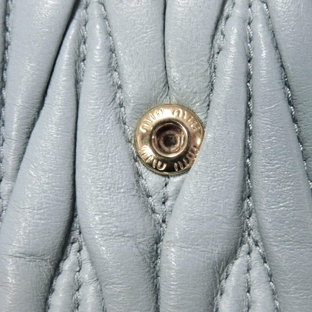 Б/у Компактный кошелек на молнии с узором Matelasse (5ML002 N88 F0012 7941) с RFID и кожей ягненка. Металлический логотип. Женский Cielo из Японии