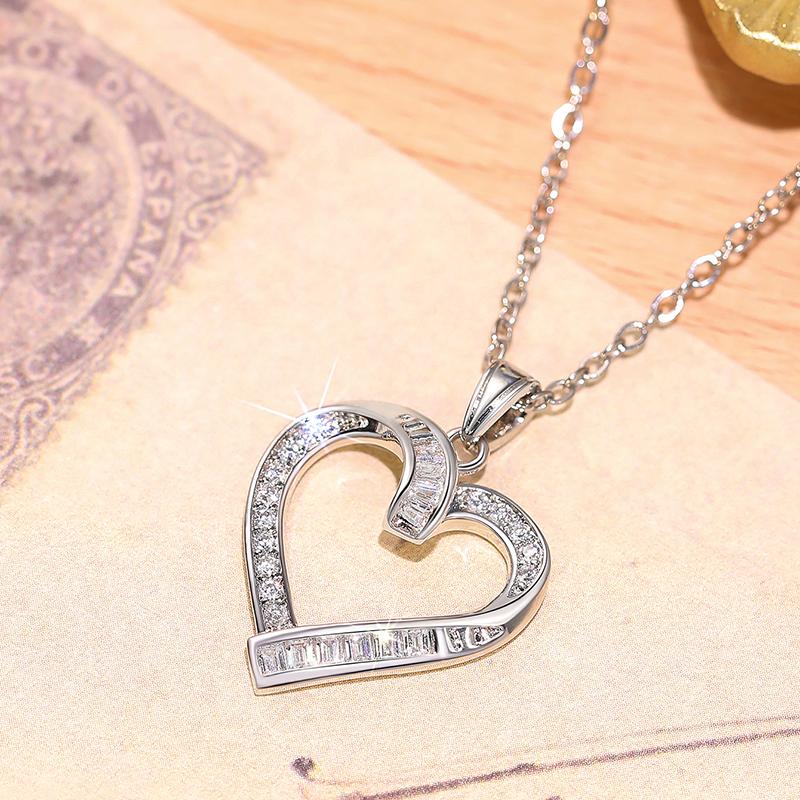 Huitan Eternity Heart Necklace for Women Silver Color Exquisite Bridal Wedding Necklace Brilliant Cubic Zirconia Luxury Jewelry
