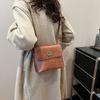 Женская сумка подмышки высокого качества в стиле ретро, ​​новинка 2023 года, зимняя новая маленькая квадратная сумка, простая и универсальная сумка через плечо на одно плечо