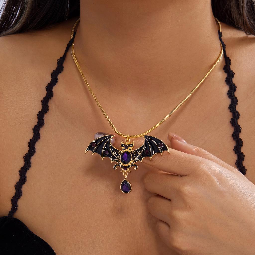 Vintage Rhinestone Bat Pendant Necklace for Women Gothic Halloween Statement Necklace Evening Party Jewelry Gifts