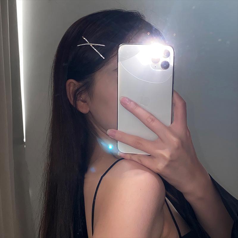 Заколка для волос с rhinestone-крестом из Донгдэмуна - Милый и простой аксессуар для челки