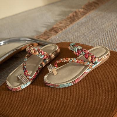 Модные тапочки для женских 2025 Новые Низкий каблук Мода Деревянная бусина Водяной бриллиант Тапочки Наклонный каблук Удобные Большие сандалии для женщин