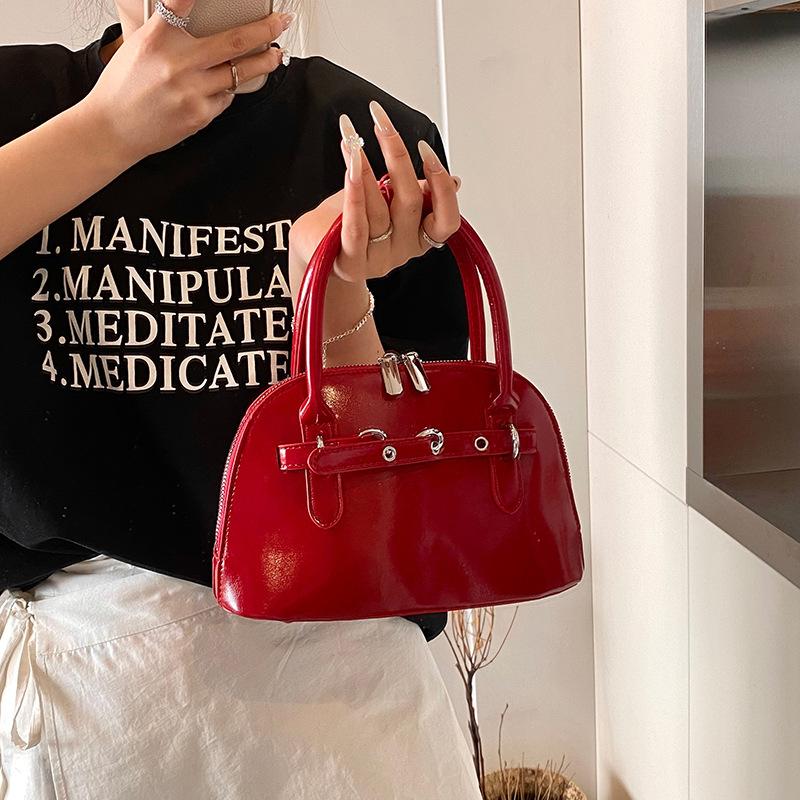 Продвинутое чувство иностранного стиля маленькая сумка женская 2025 новая весна и лето универсальная сумка через плечо модная супер огненная портативная маленькая сумка