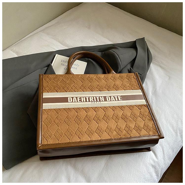 Сумка премиум-класса в стиле ретро большой вместимости женская 2025 новая универсальная сумка-мессенджер для通勤 модная сумка-тоут