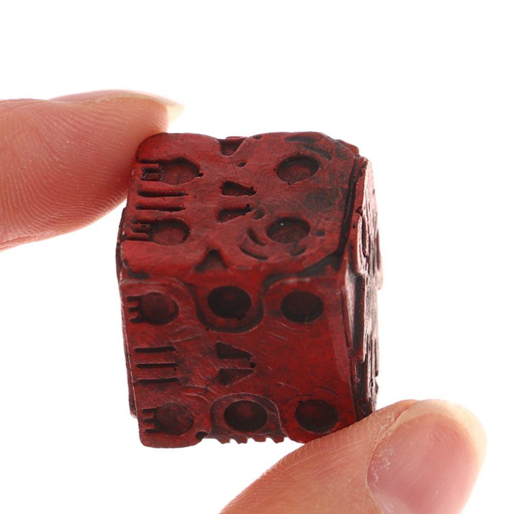 Resin Skeleton Dices Hand Carved Ghostly Dice Set Scary Pub Dice Zombie Apocalypse Dice Halloween