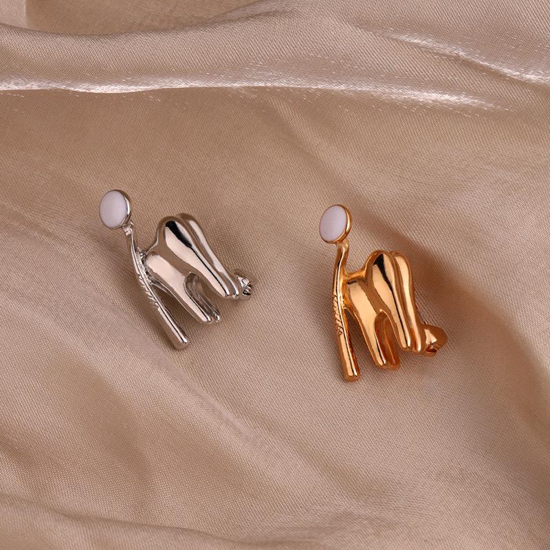 Creative Medical Brooch: Dental Mirror Design for Shirts and Coats