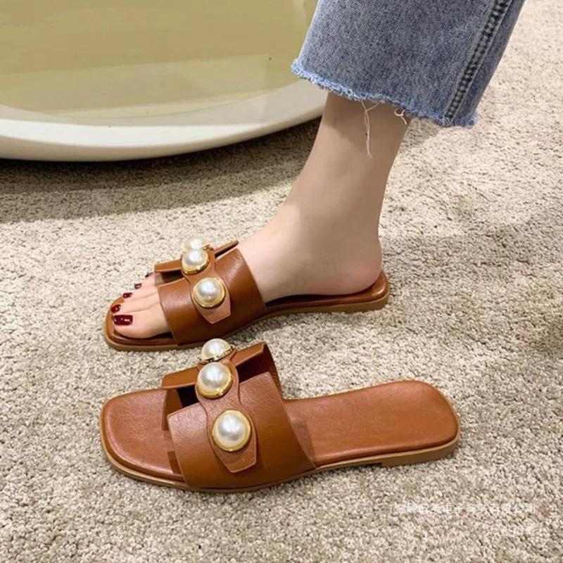 Модные женские тапочки, модные повседневные туфли на плоской подошве с жемчужным принтом, простые удобные пляжные сандалии на мягкой подошве, женские сандалии 2024 года