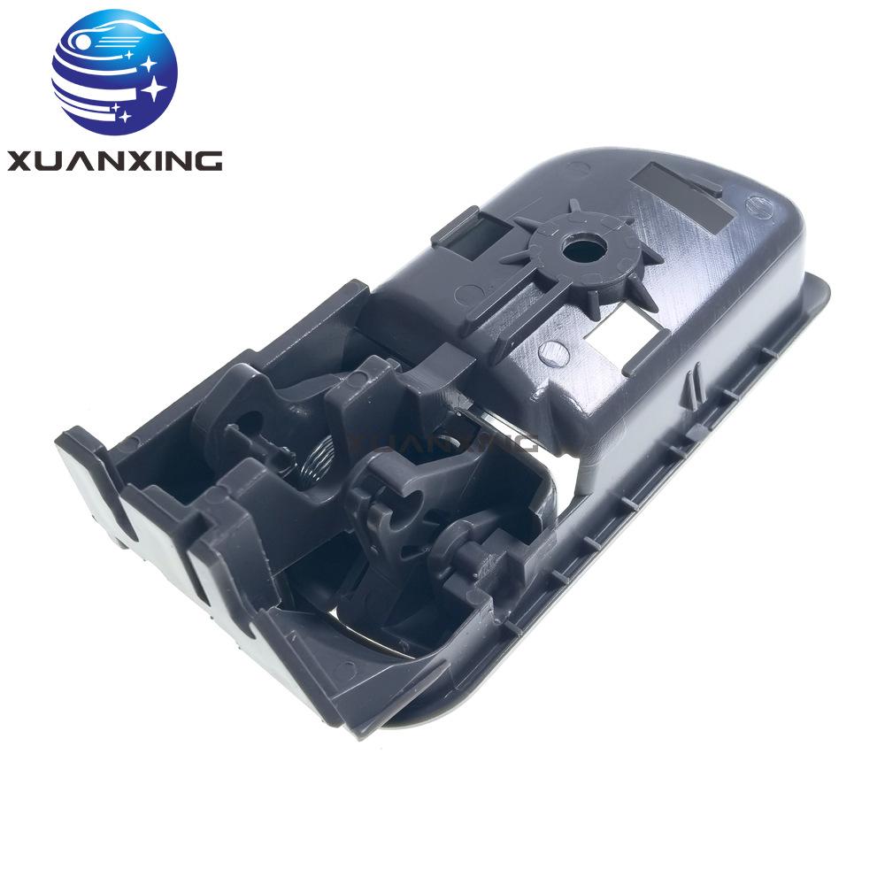 Внутренние ручки открывания левой и правой двери для Toyota Camry 2002-2006 годов выпуска (Номера деталей. 69206-33040 LH / 69205-33040 RH).