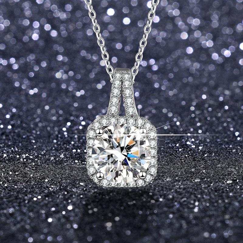 Ожерелье с муассанитом в форме сердца и четырехлистного клевера для женщин - Коллекция инфлюенсеров Xiaohongshu Douyin Kuaishou