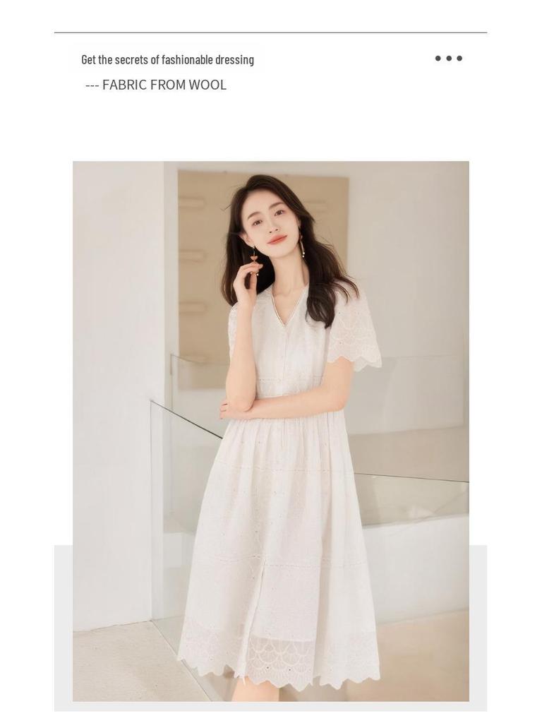 Женское летнее платье средней длины с V-образным вырезом и вышивкой 2025 г.: Литературный стиль, утягивающее талию, маленькое белое платье.