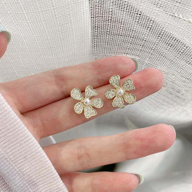 Корейские простые серьги-клипсы в виде ракушки, камелии, розы, без пирсинга, ретро-серьги-клипсы в виде цветка ромашки, без прокола уха