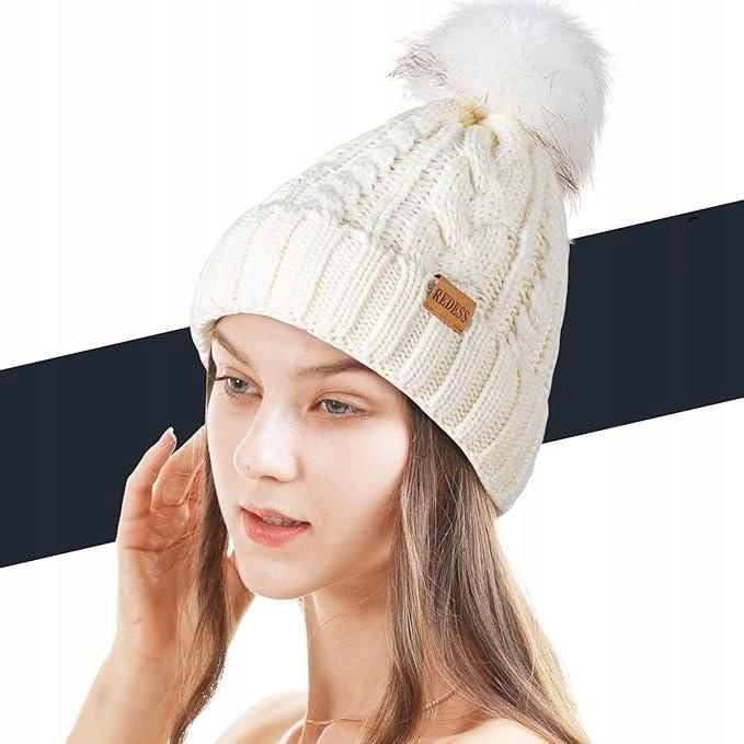 Czapka biała zimowa damska z pomponem - polar, bawełna, modna i elastyczna