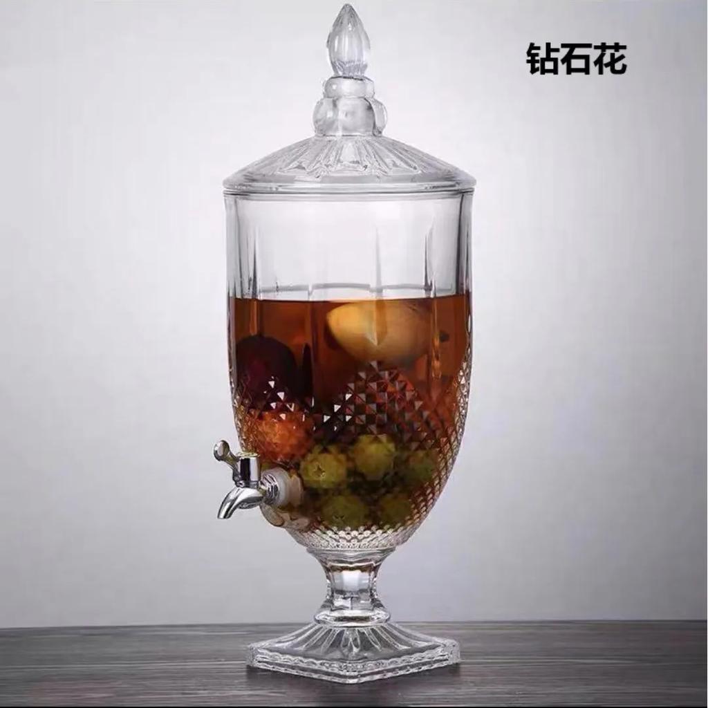 Высококачественный 2-галлонный диспенсер для напитков из прозрачного стекла с элегантным рельефным дизайном - идеально подходит для домашнего декора