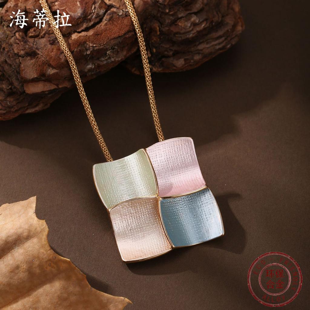 Новая эмалевая геометрическая квадратная подвеска, женское высококлассное квадратное универсальное ожерелье.