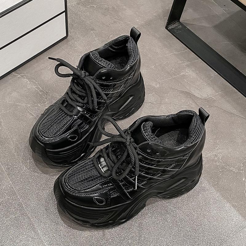 Европейские модные туфли на платформе для женщин, весна 2025, новые, с небольшим увеличением роста, лакированные, спортивные туфли, повседневная обувь, тренд