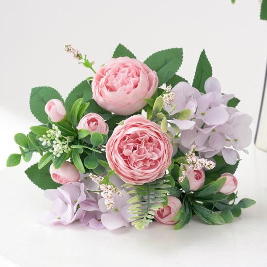 Полезное растение в горшке, имитирующее легкий вес и легкий уход.