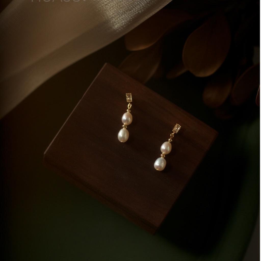 Xiaomi grain natural freshwater pearl stud earrings, elegant and fashionable, with a small and cute rice-shaped pearl design, perfect as a gift