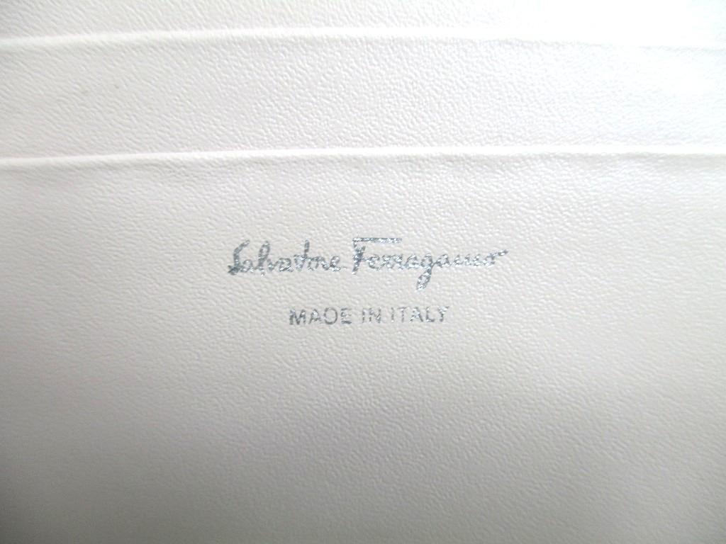 Оригинальный кожаный кошелек Salvatore Ferragamo Vala светло-розового цвета, бифолд #a783  Восстановленный