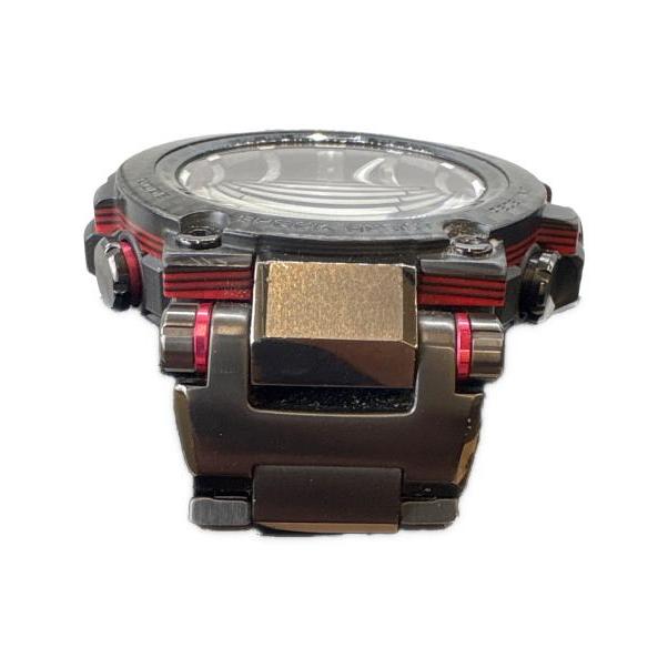 Подержанные наручные часы CASIO G-SHOCK, модель с карбоновым корпусом