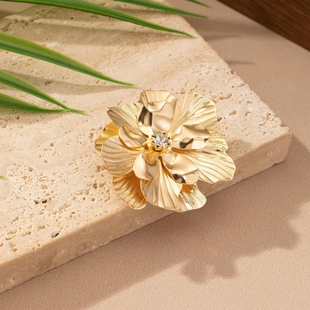 Retro Floral Pearl Gold-Plated Brooch for Parties and Banquets