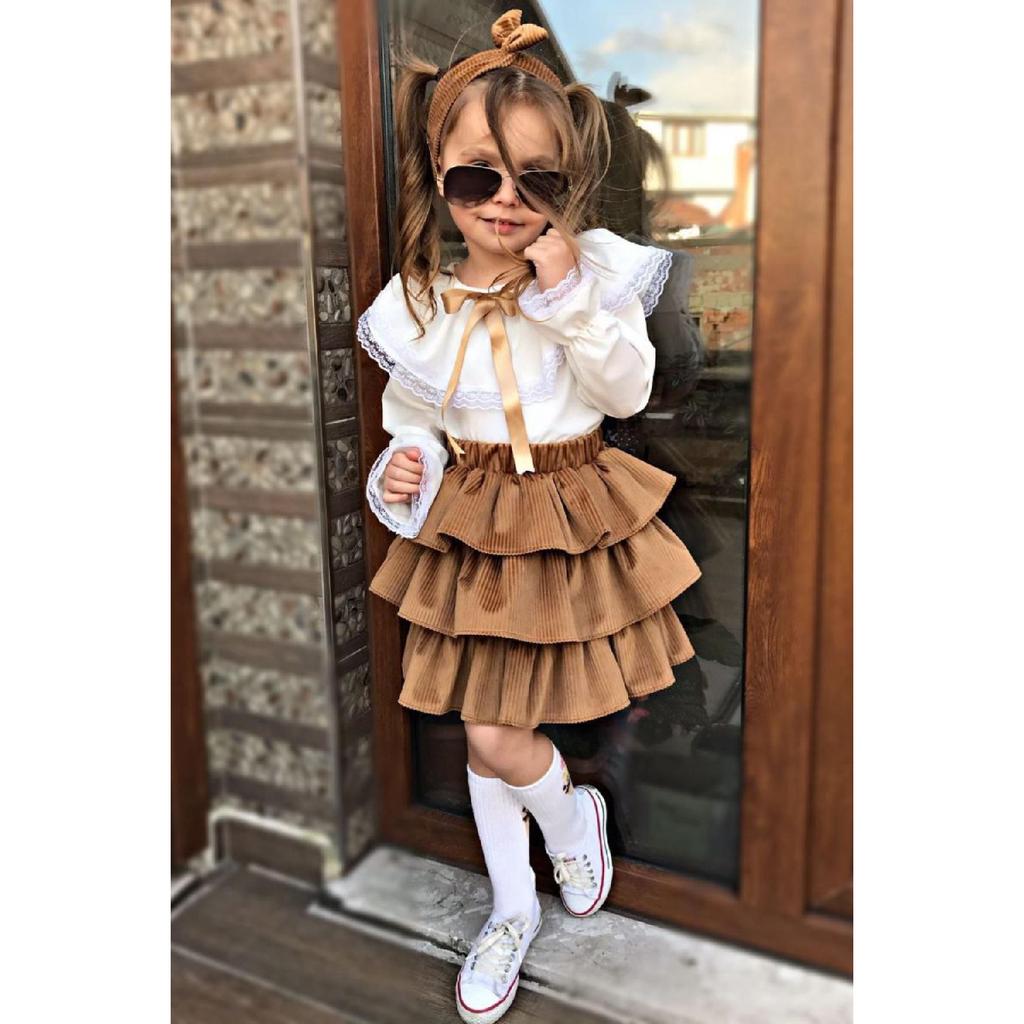 Девушка в юбке с оборками С оборками на кружеве Кружево сверху 2909