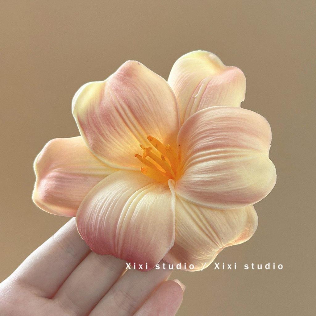 Metal foam flower hairpin, advanced sense, exquisite elegance, seaside vacation style, duckbill clip, design sense, niche hair accessories