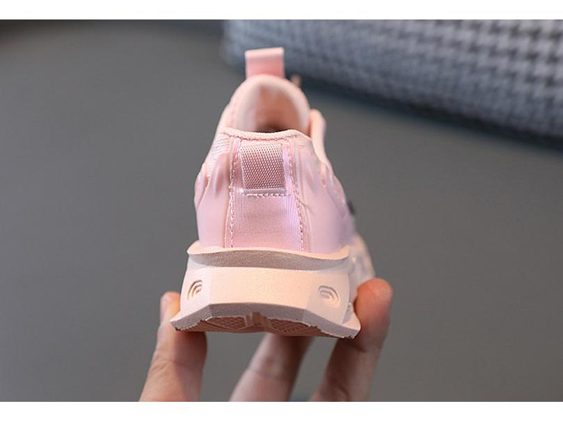 Kids' Breathable Light-Up Sporty Shoes - Lightweight, Soft Sole for Spring & Autumn