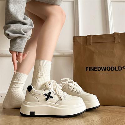 Модные и повседневные, простые и легкие, универсальные белые туфли на платформе для женщин 2025 года, новые осенне-зимние туфли для спортивной доски в стиле ретро