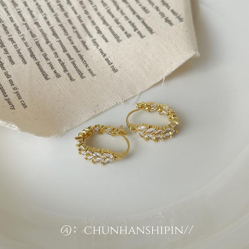 Light luxury high-end wheat zircon earrings niche design French ear buckle temperament light luxury versatile exquisite earrings
