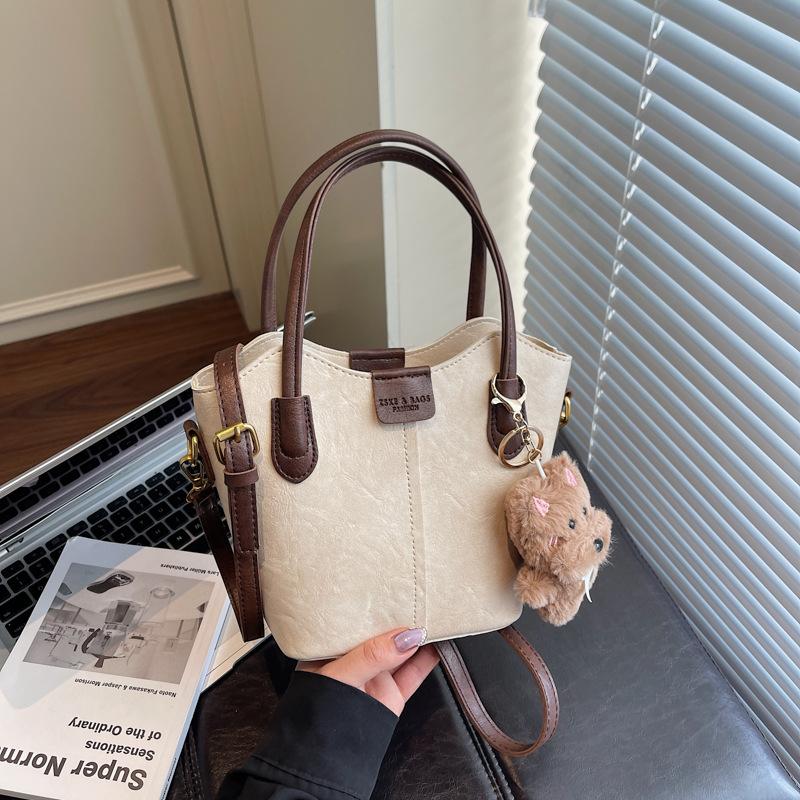 Женская сумка 2025 новая трендовая высококлассная изысканная суперхит сумка-мессенджер для通勤, на плечо, кроссбоди, портативная сумка-ведро