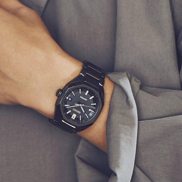 Seiko Men's SBXY083 (ASTRON NEXTER Solar Radio Controlled Men's Metal Band) Round Watch Black