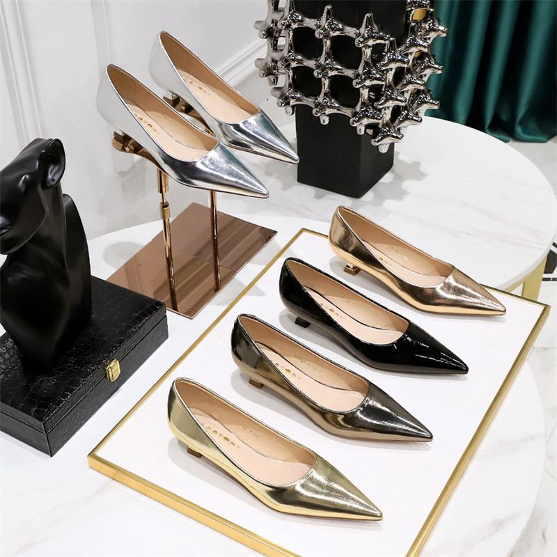 Мода 2024 Весна Новые Туфли с заостренным носком и тонким низким каблуком Модные Золотые Удобные Простые Профессиональные Женские Одиночные Туфли