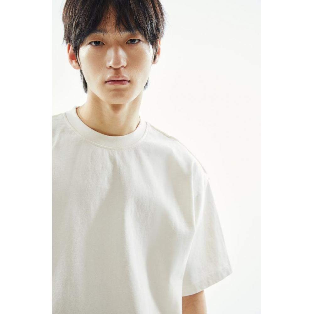 Футболка свободного покроя с деталями швов HM, кремового цвета