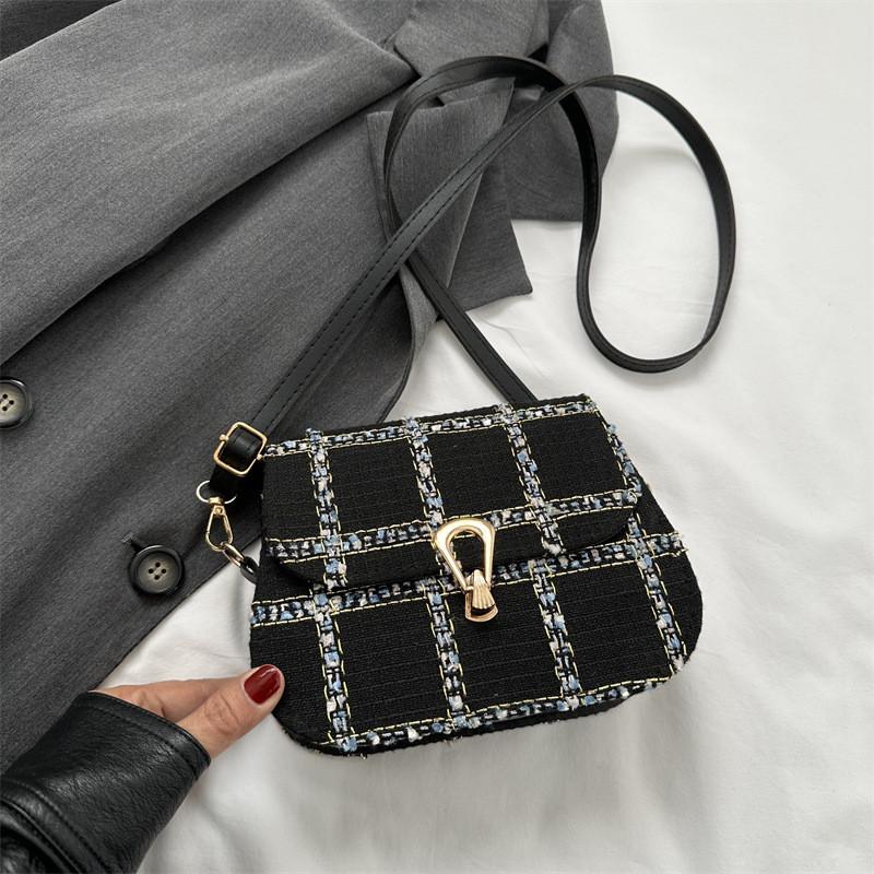Elegant Minimalist Women's Canvas Crossbody Bag With Unique Saddle Design For Everyday Use