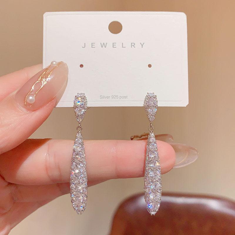 Individually Exaggerated Water Droplet Earrings, High-end and Atmospheric Earrings, Long and Fashionable Earrings