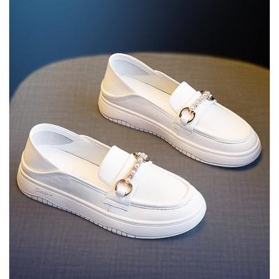 Модные маленькие белые туфли женские 2025 лето новые мягкие нескользящие лоферы модные универсальные повседневные маленькие кожаные туфли женские