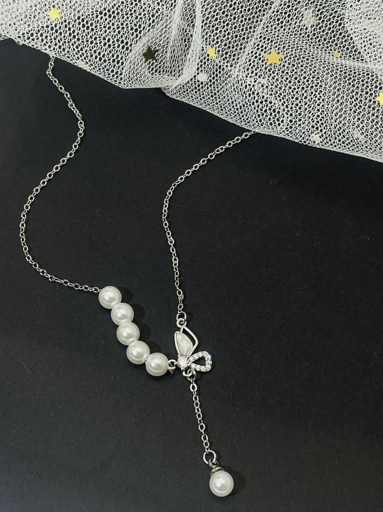 Silver-Plated Butterfly Pearl Tassel Necklace Elegant Cat's Eye Stone Lockbone Chain Feminine Chic Gift for Girlfriend