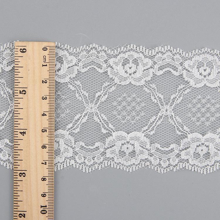 Белое неэластичное кружевное платье-футболка с вырезом и кружевными аксессуарами