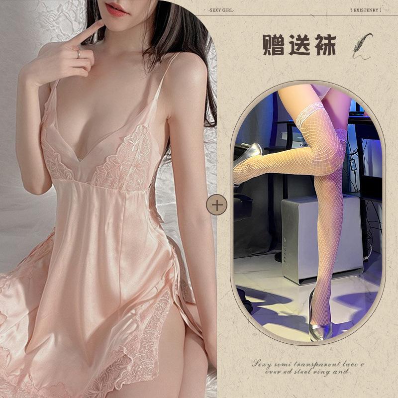 Sexy underwear, small breasts, sexy temptation, convenient suspenders on the bed, no need to take off sleeping clothes, nightgown teasing robe
