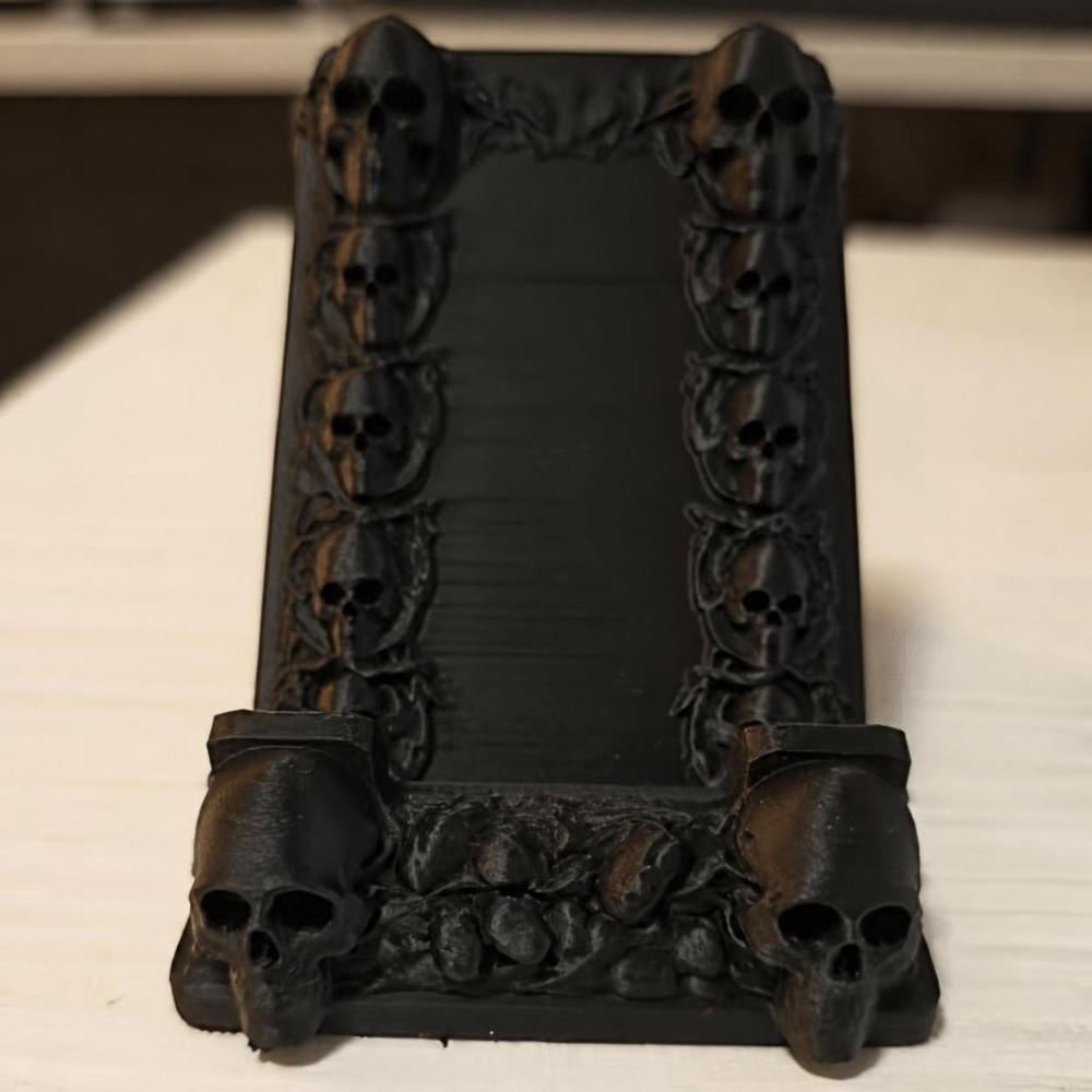 Multi-Purpose Gothic Phone Stand Creative Desktop Ornament Skull Phone Holder Ornament Display