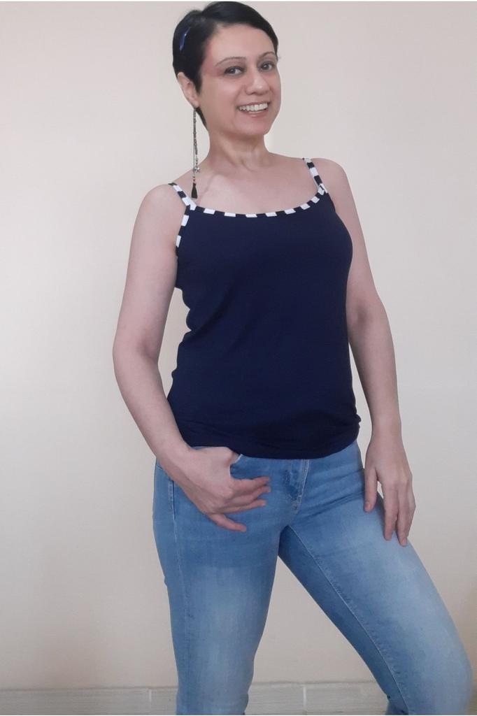 Женская стильная футболка большого размера, темно-синяя футболка с ремешком из чесаной вискозной нити и окантовкой