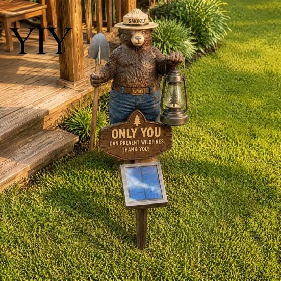 Weatherproof Forest Path Lighting Shovel Bear Solar Light, Waterproof Resin Decorative Statue, Auto on at Outdoor Garden Lights Dusk Warm for Pathway
