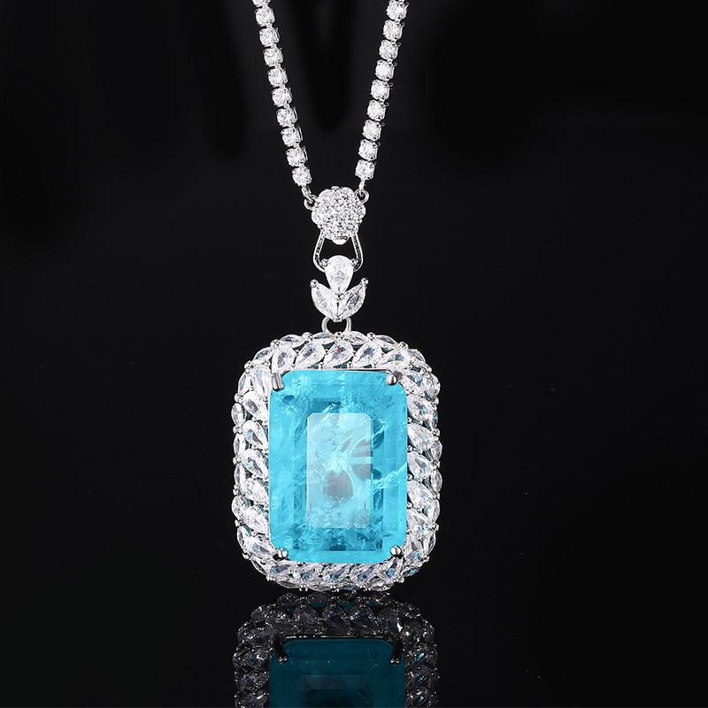 Ювелирные изделия Медное дно Позолоченный Мода Имитация Изумруда Квадрат 20 * 28 Кулон Ожерелье