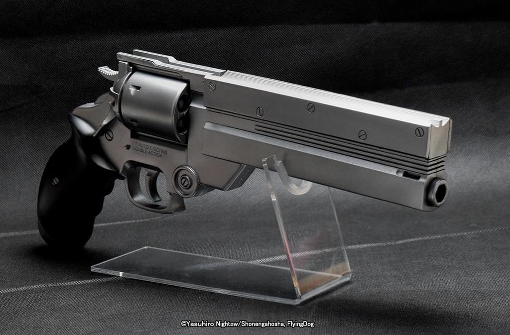 Водяной пистолет Fullcock Realfoam, Том. 18, Пистолет Ваша из телесериала Trigun. Окрашено в цвет «Железный серебристый». Приблизительно 330 мм в длину. Изготовлен из АБС-пластика.