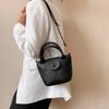 Модная повседневная портативная маленькая сумка женская 2025 лето новая повседневная нишевая простая сумка-мессенджер простая сумка на плечо