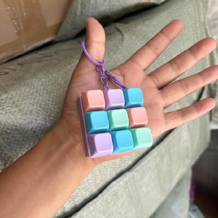 Stress Relief Keychain 9 Switchable Key Clickers Toy Detachable Keycap Keyring For Car Key Backpacks & Daily