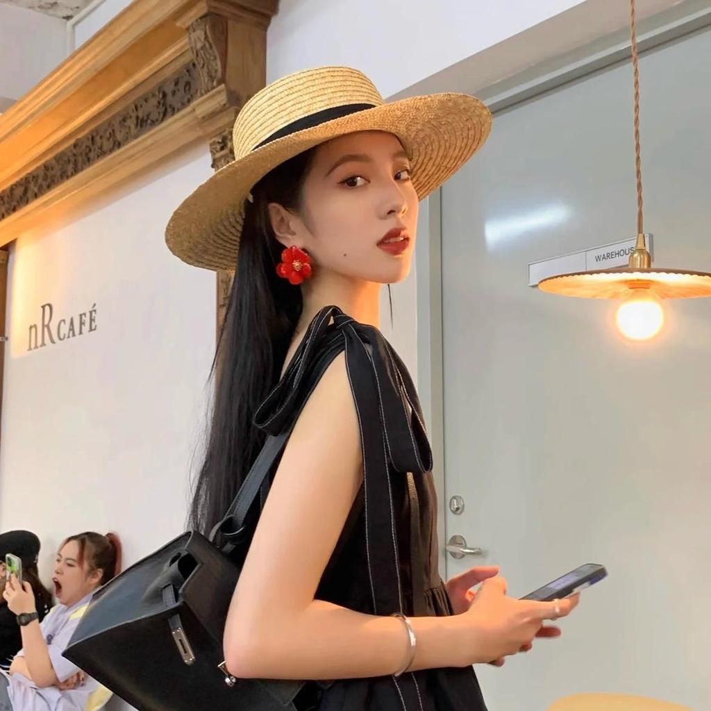 Вдохновленные Ян Цайюй Ретро Белые Серьги-Лепестки для Женщин - Нишевый Дизайн Высокого Класса 2024